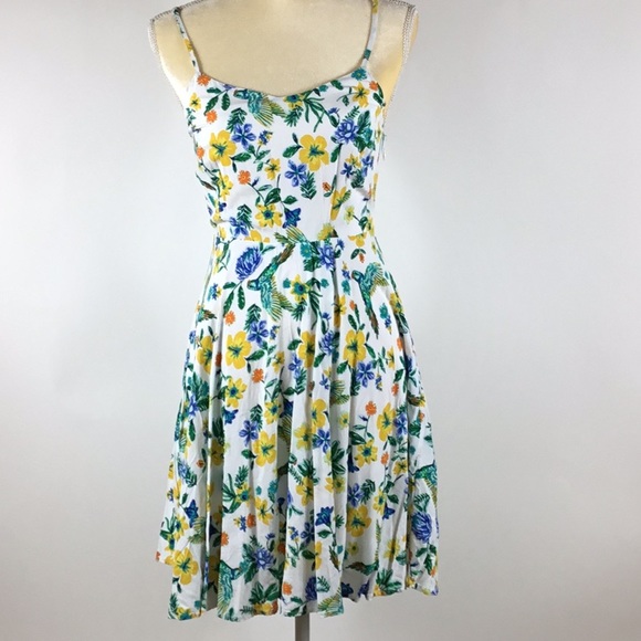 Old Navy Dresses & Skirts - OLD NAVY FIT & FLARE CAMI DRESS